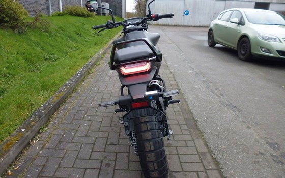 Gebrauchtmotorrad Husqvarna Svartpilen 401 - Bild 18