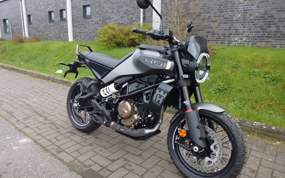 Gebrauchtmotorrad Husqvarna Svartpilen 401 - Bild 2