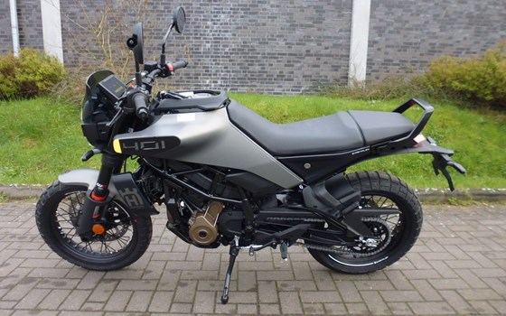 Gebrauchtmotorrad Husqvarna Svartpilen 401 - Bild 4