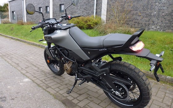 Gebrauchtmotorrad Husqvarna Svartpilen 401 - Bild 5