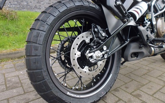 Gebrauchtmotorrad Husqvarna Svartpilen 401 - Bild 9