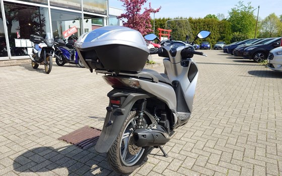 Gebrauchtmotorrad Honda SH150i - Bild 6