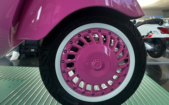 Neufahrzeug Vespa 946 Dragon - Bild 5