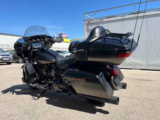 Harley-Davidson CVO Ultra Limited FLHTKSE (schwarz) - Bild 10