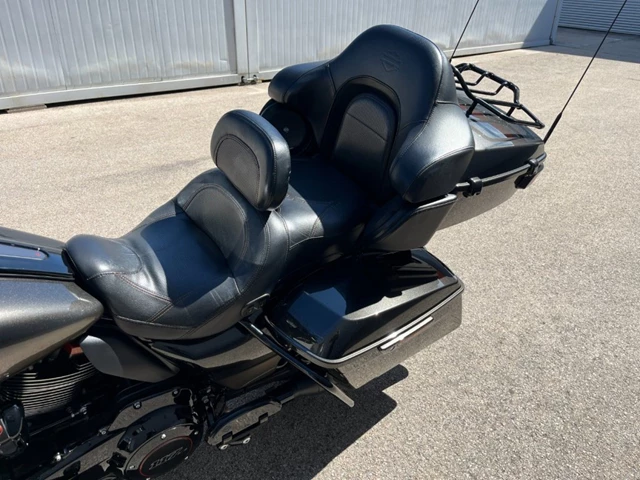 Harley-Davidson CVO Ultra Limited FLHTKSE (schwarz) - Bild 12