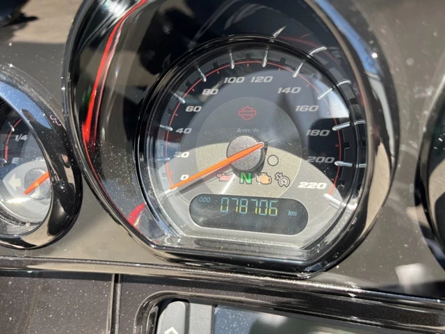 Harley-Davidson CVO Ultra Limited FLHTKSE (schwarz) - Bild 17