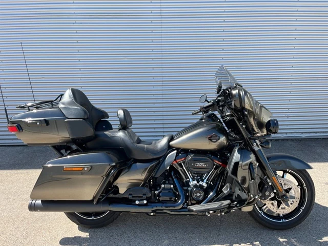 Harley-Davidson CVO Ultra Limited FLHTKSE (schwarz) - Bild 2
