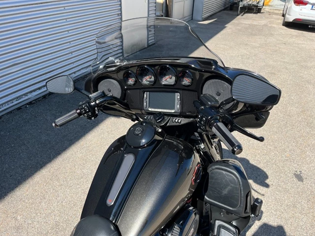 Harley-Davidson CVO Ultra Limited FLHTKSE (schwarz) - Bild 6