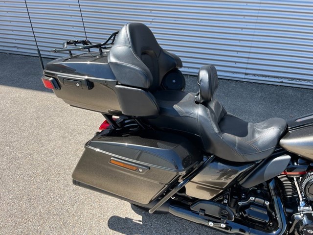 Harley-Davidson CVO Ultra Limited FLHTKSE (schwarz) - Bild 8