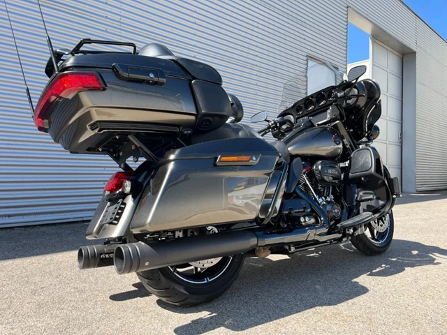 Harley-Davidson CVO Ultra Limited FLHTKSE (schwarz) - Bild 9