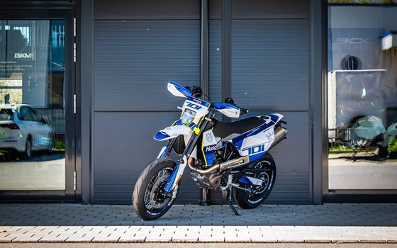 Neufahrzeug Husqvarna 701 Supermoto - Bild 3