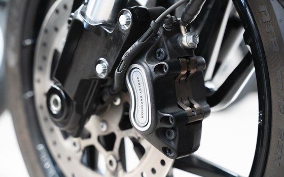 Gebrauchtmotorrad Harley-Davidson Softail Sport Glide FLSB - Bild 12