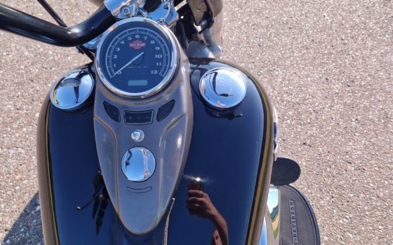 Gebrauchtmotorrad Harley-Davidson Softail Slim FLS - Bild 3