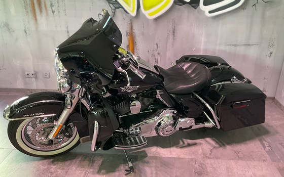 Gebrauchtmotorrad Harley-Davidson Road King Classic FLHRC - Bild 3