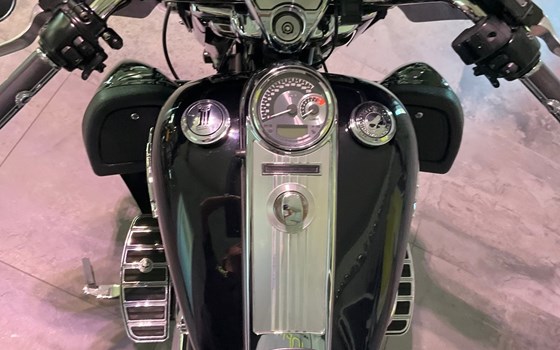 Gebrauchtmotorrad Harley-Davidson Road King Classic FLHRC - Bild 4