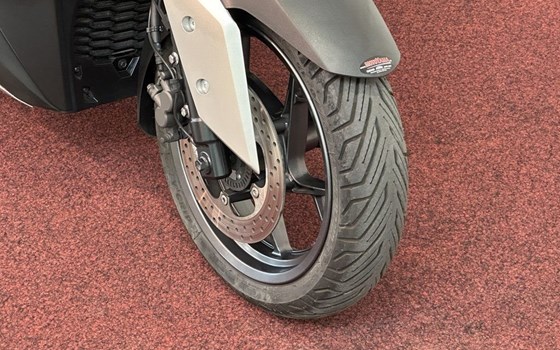 Gebrauchtmotorrad Yamaha XMAX 300 - Bild 12