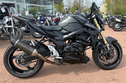 Suzuki GSR 750
