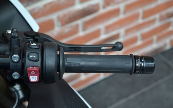 Gebrauchtmotorrad BMW S 1000 RR - Bild 11