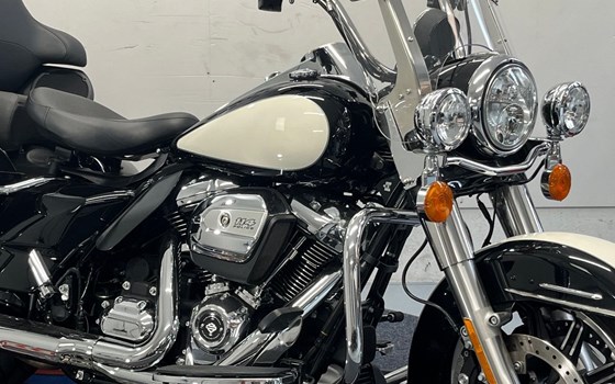 Gebrauchtmotorrad Harley-Davidson Touring Road King Special FLHRXS - Bild 2