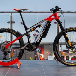 GEBRAUCHTFAHRZEUG Ducati TK-01RR