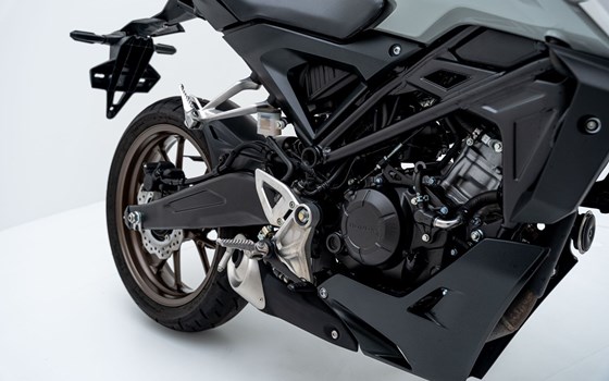 Motorrad Occasion Honda CB125R - Bild 10