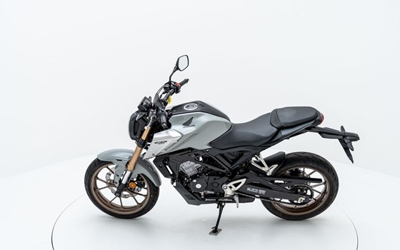 Motorrad Occasion Honda CB125R - Bild 6