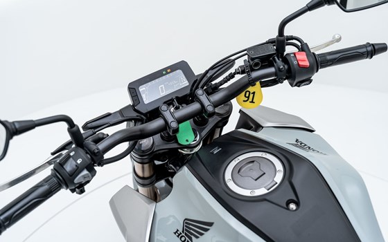 Motorrad Occasion Honda CB125R - Bild 8