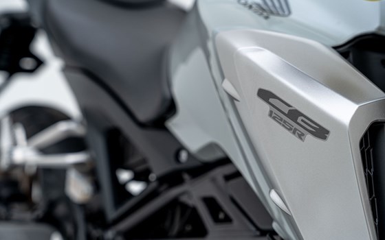 Motorrad Occasion Honda CB125R - Bild 9