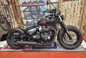 Triumph Bonneville Bobber Black