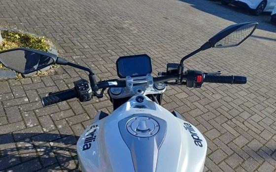 Neufahrzeug Aprilia Tuono 457 - Bild 10