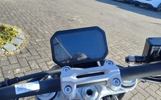 Neufahrzeug Aprilia Tuono 457 - Bild 11