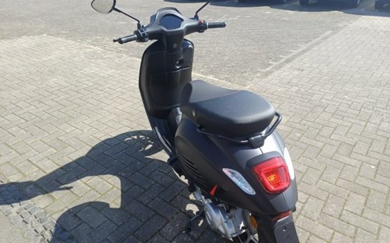Neufahrzeug Vespa Sprint 50 2T - Bild 6