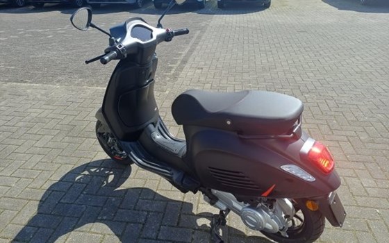 Neufahrzeug Vespa Sprint 50 2T - Bild 8