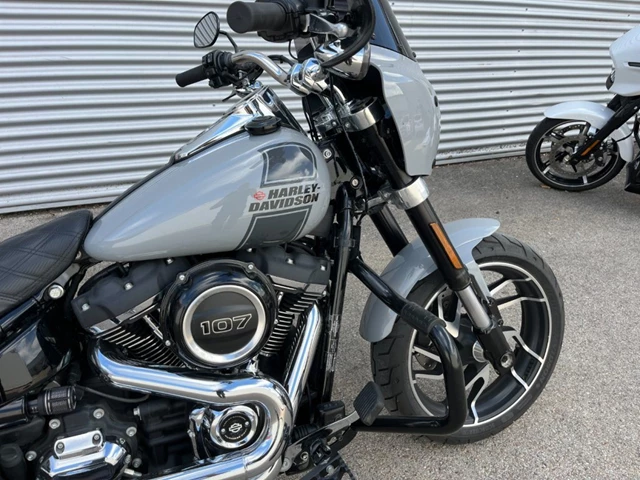 Harley-Davidson Softail Sport Glide FLSB (grau) - Bild 3