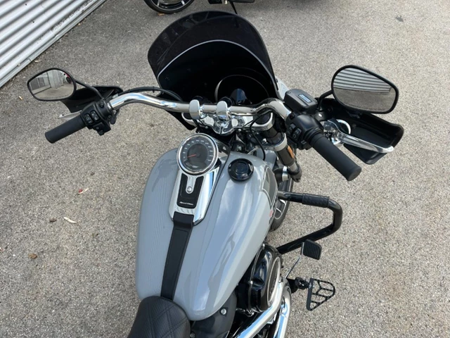 Harley-Davidson Softail Sport Glide FLSB (grau) - Bild 5