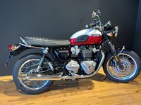Neumotorrad Triumph Bonneville T120 Modell 2025 / viel Zubehör / Garantie bis 3.2030