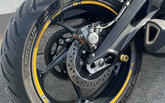 Gebrauchtmotorrad Triumph Street Triple 765 RS - Bild 10