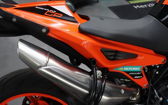 Gebrauchtmotorrad KTM 890 Duke GP - Bild 5