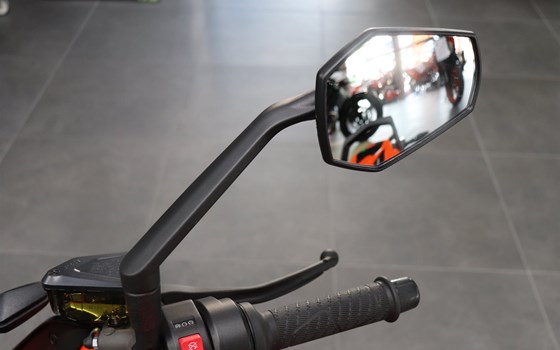 Gebrauchtmotorrad KTM 890 Duke GP - Bild 8