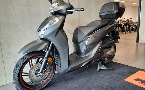 Gebrauchtmotorrad Honda SH300i - Bild 3