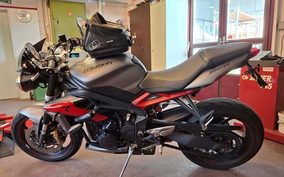 Motorrad Occasion Triumph Street Triple - Bild 1