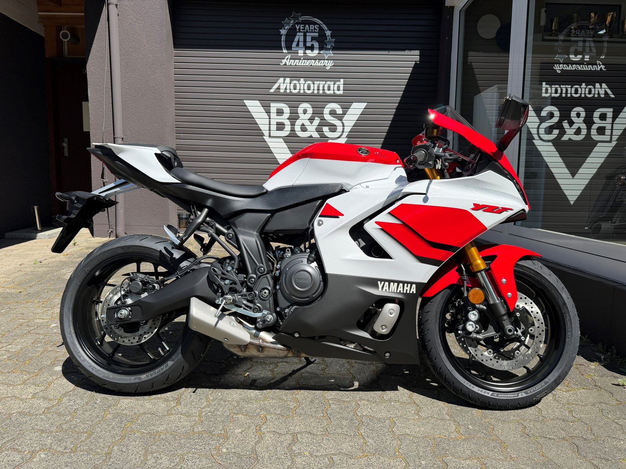 Yamaha R7
