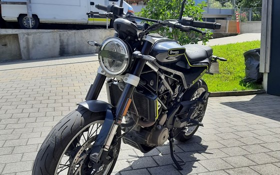 Gebrauchtmotorrad Husqvarna Svartpilen 401 - Bild 1