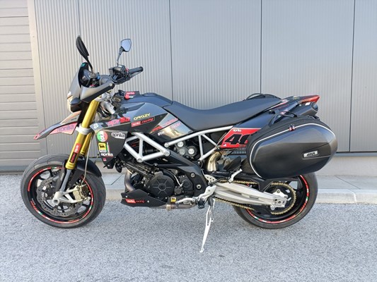 Aprilia Dorsoduro 750 (Nero Diablo) - Bild 4