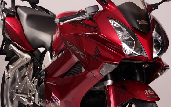 Gebrauchtmotorrad Honda VFR 800 F - Bild 2