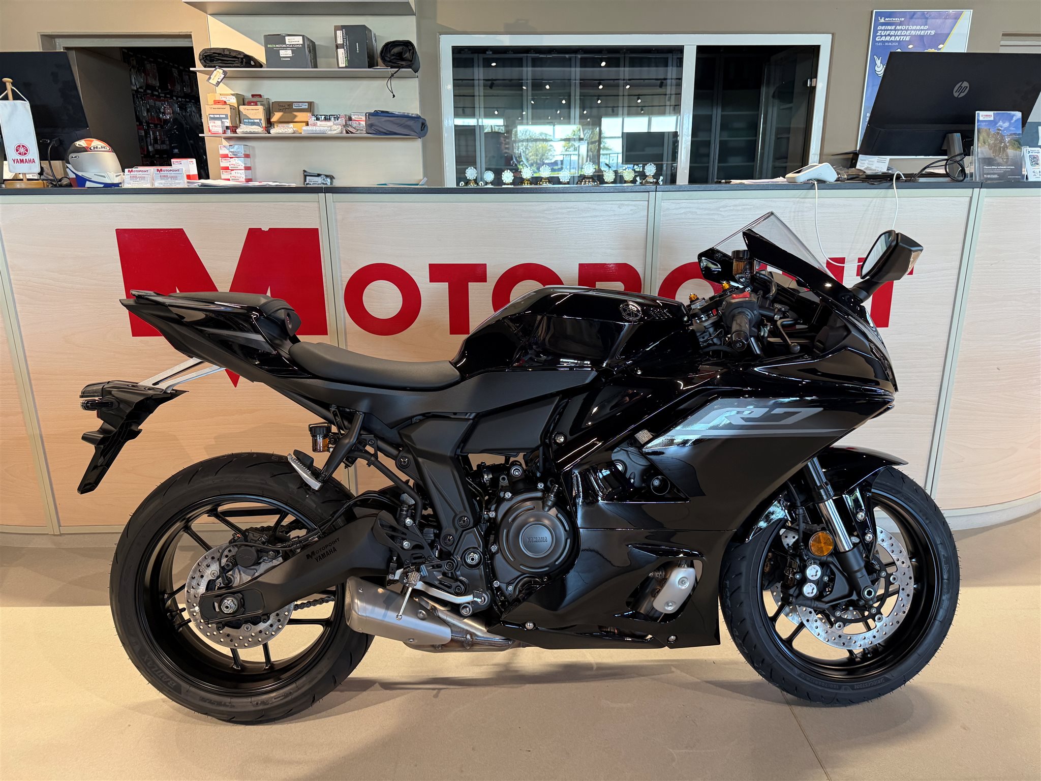 Yamaha R7