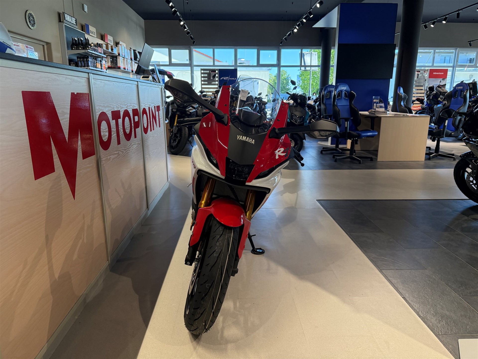 Yamaha R7