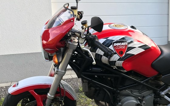 Gebrauchtmotorrad Ducati Monster 900 i.e. Dark - Bild 3