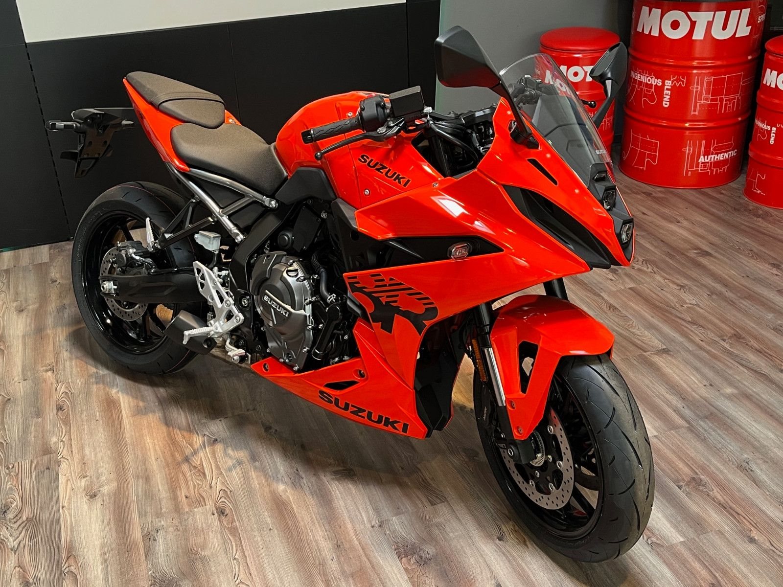 Suzuki GSX-8R Daidai-Iro Edition