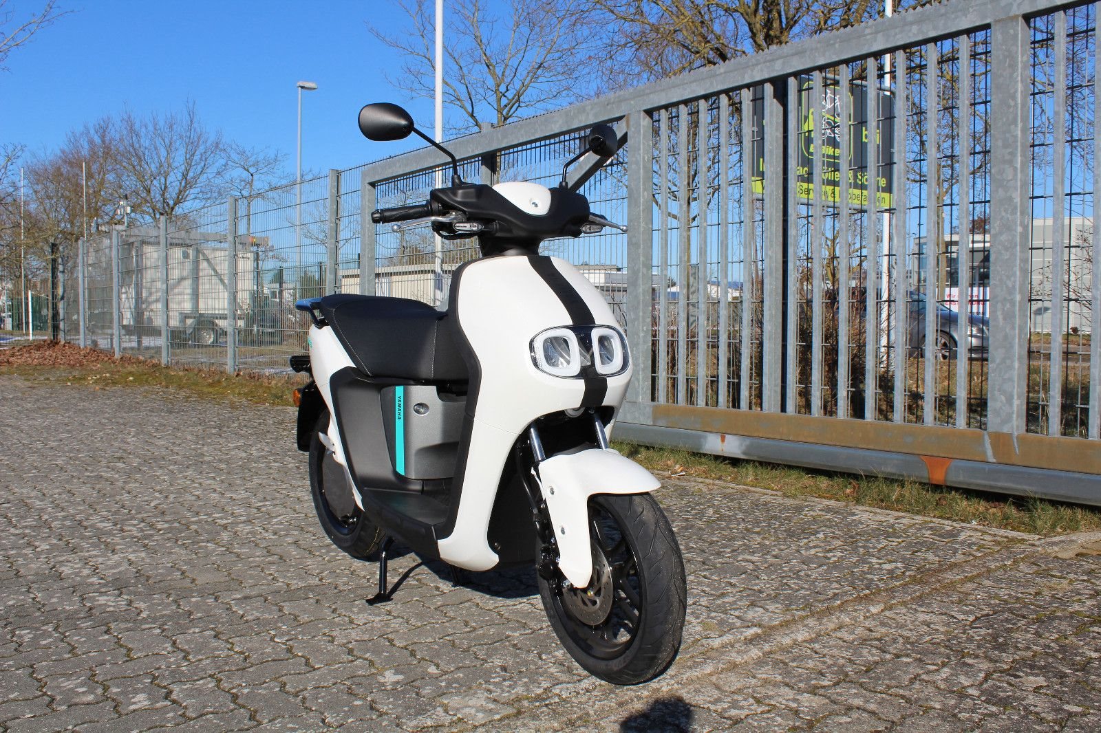 Yamaha NEO's Dual Battery